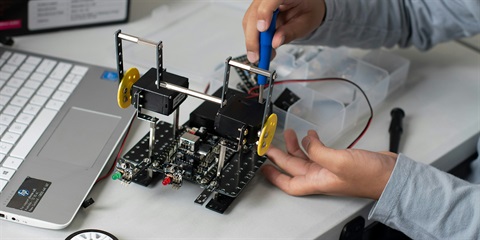 Race Bot: Coding and robotics challenge (8-10 years) - Willoughby Living